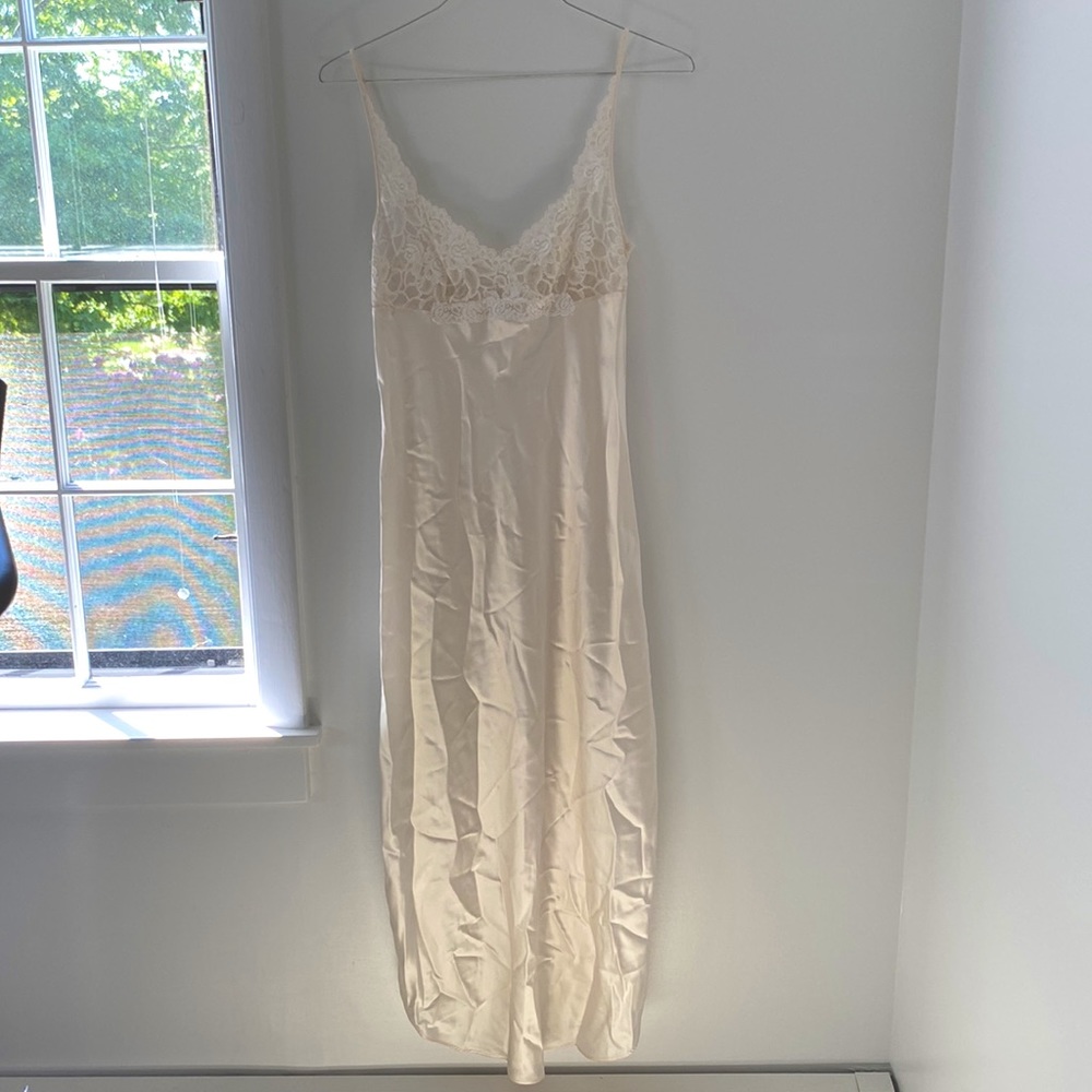 Malizia by LA PERLA, 100% silk with lace gorgeous nightgown in off white color